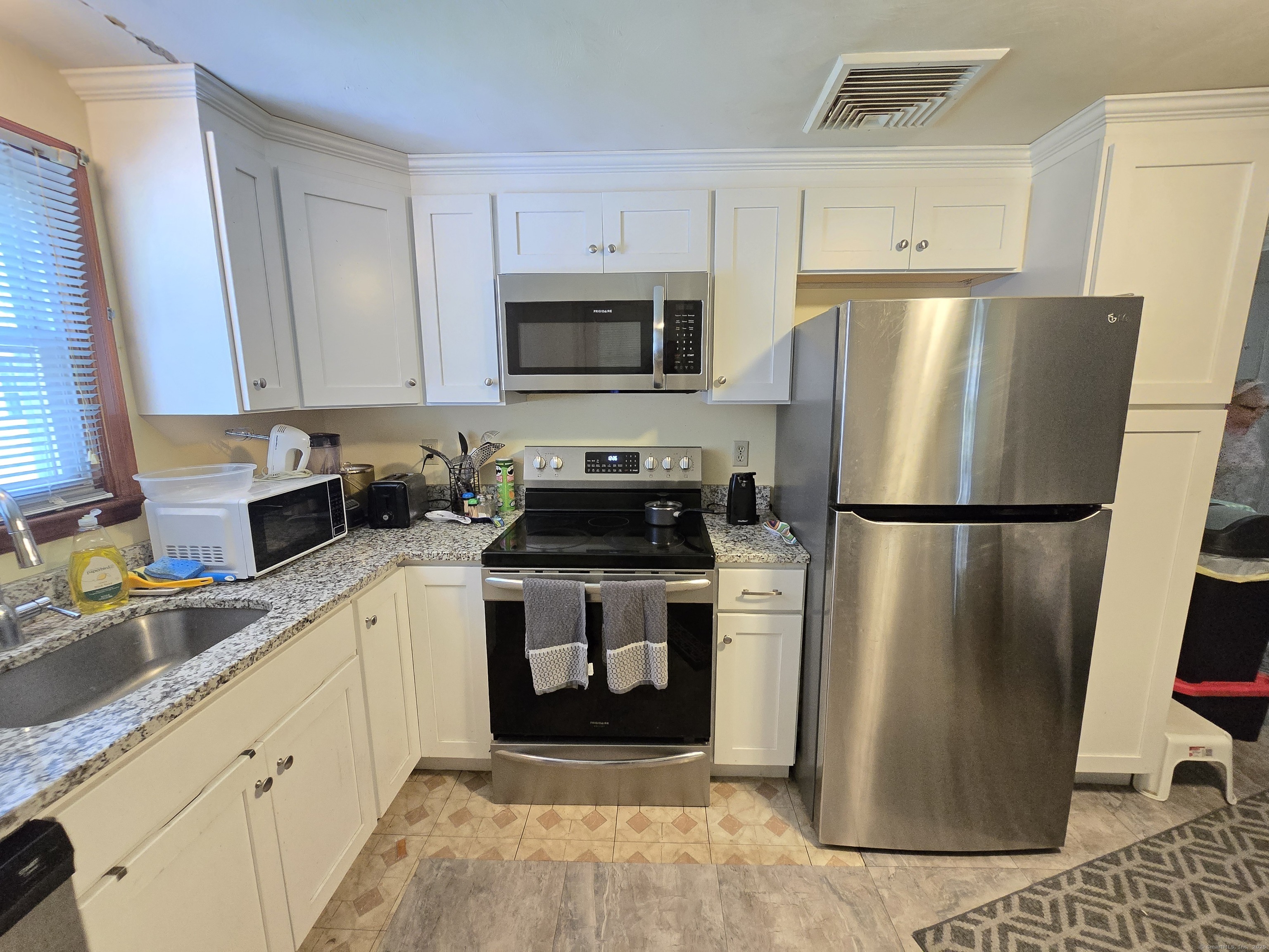 New Britain, Connecticut 06051, United States, 2 Bedrooms Bedrooms, ,1 BathroomBathrooms,Residential,Active,221213