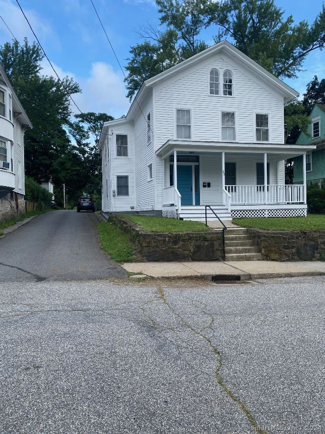 Property for Sale at 15 Warren Street, Norwich, Connecticut - Bedrooms: 6 
Bathrooms: 2 
Rooms: 10  - $299,900