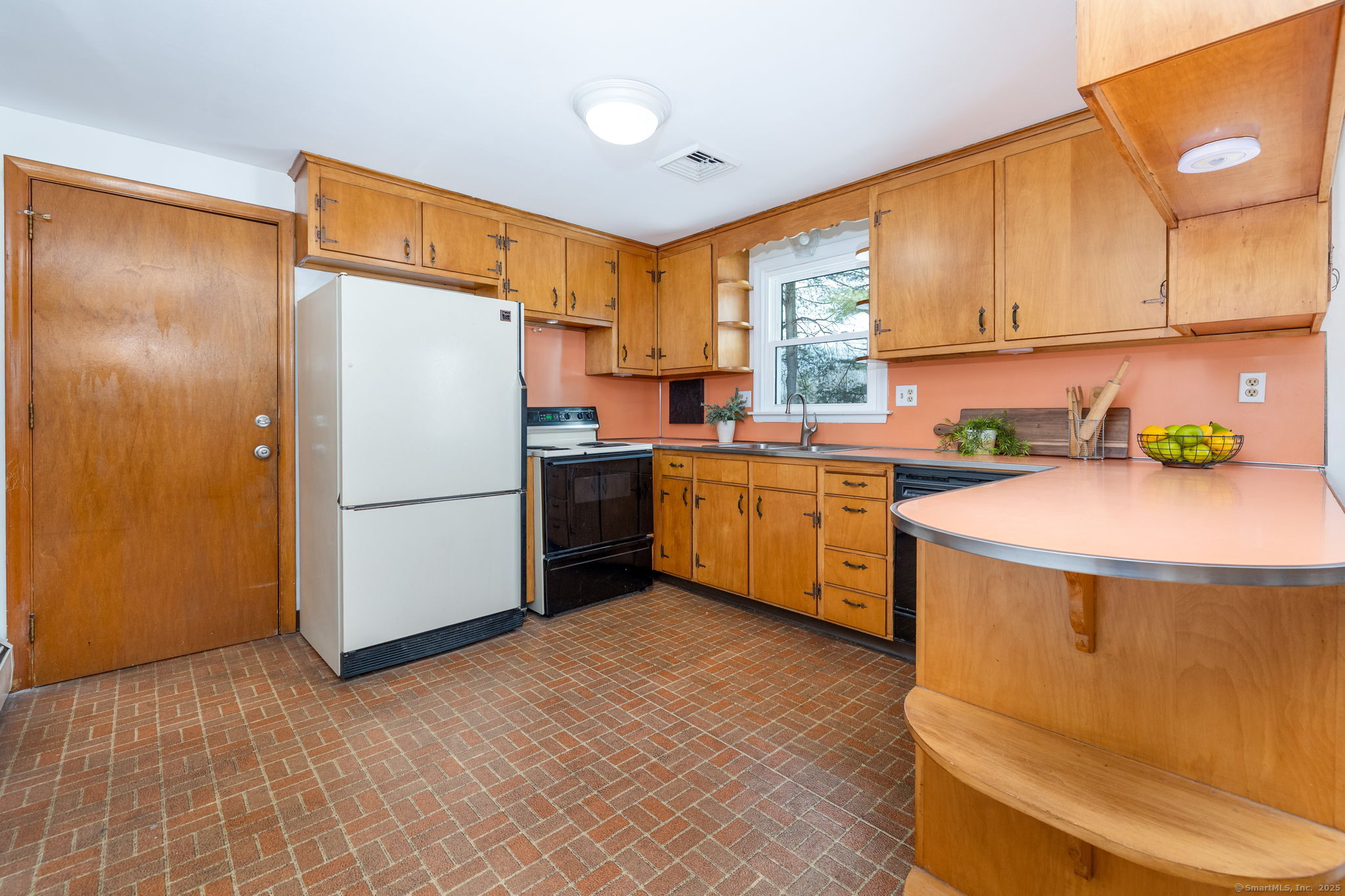 83 Glenwood Drive, Windsor, Connecticut image 12