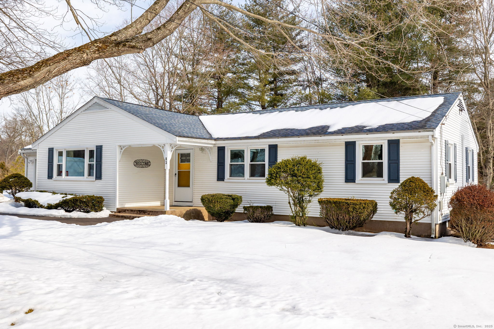 Glenwood Drive, Windsor, Connecticut - 3 Bedrooms  
2 Bathrooms  
5 Rooms - 