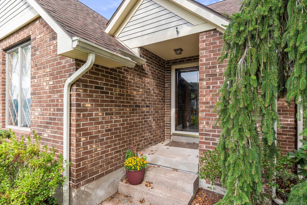 Photo of 10 Cleary Lane, Windsor, CT 06095 (MLS # 24126767)