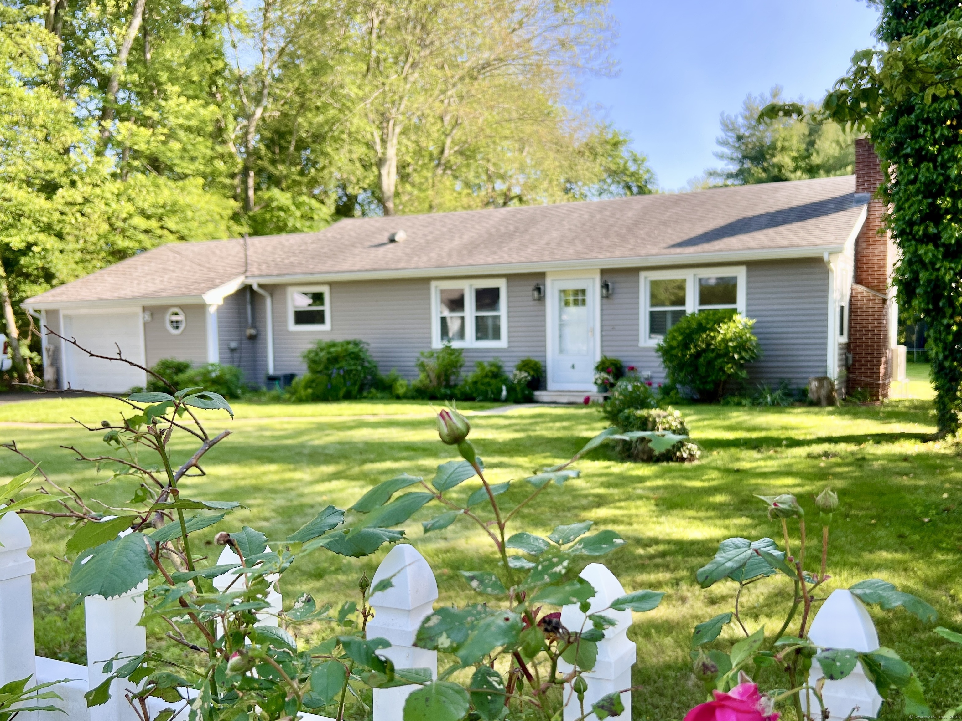 4 Hillside Road