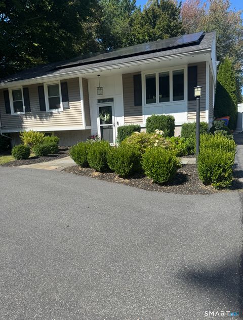 Photo of 154 Glenwood Terrace, Middletown, CT 06457 (MLS # 24147079)