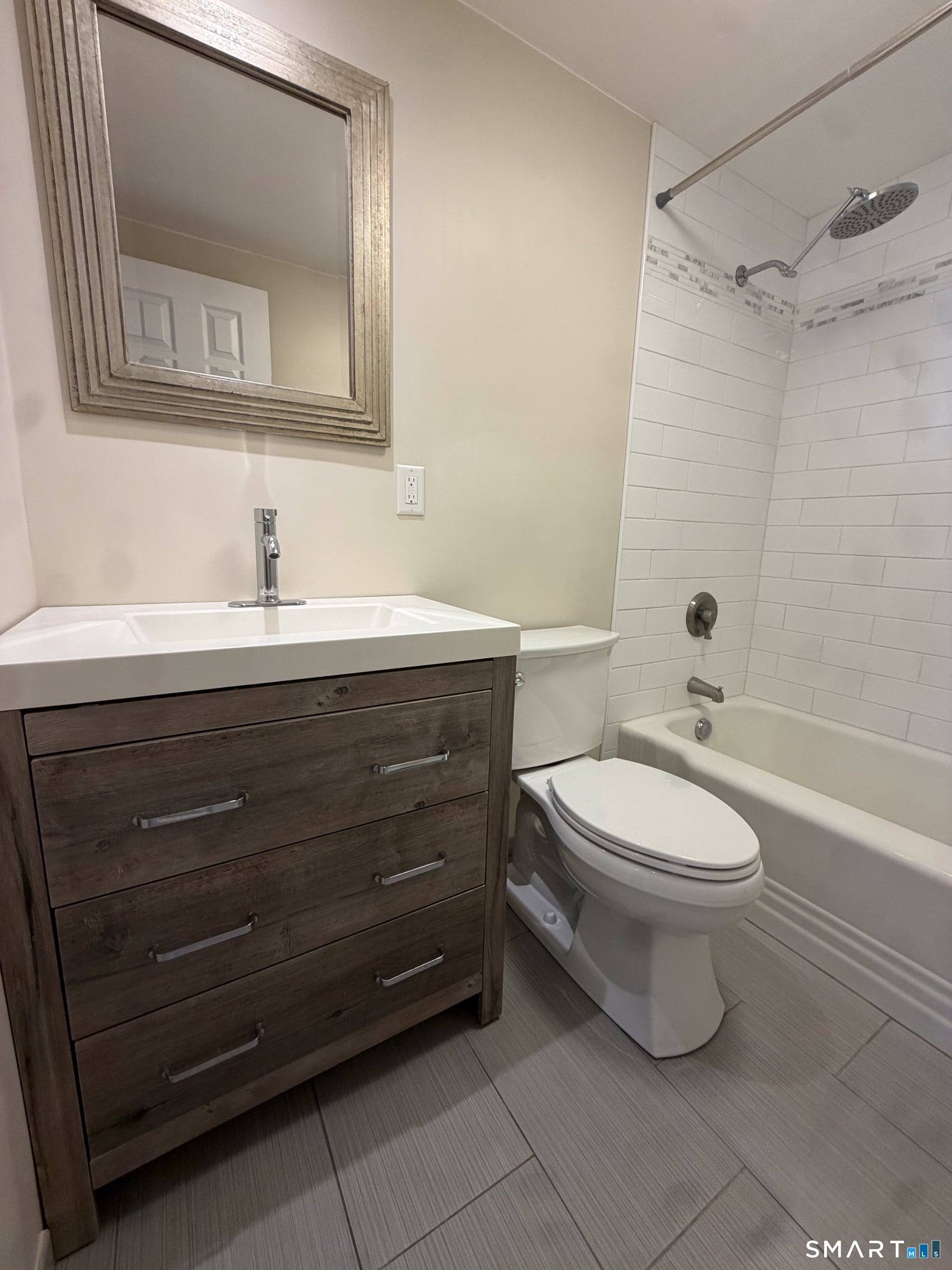 6 Prior Avenue