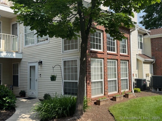 Property for Sale at Carriage Crossing Lane 108, Middletown, Connecticut - Bedrooms: 2 
Bathrooms: 2 
Rooms: 4  - $239,900