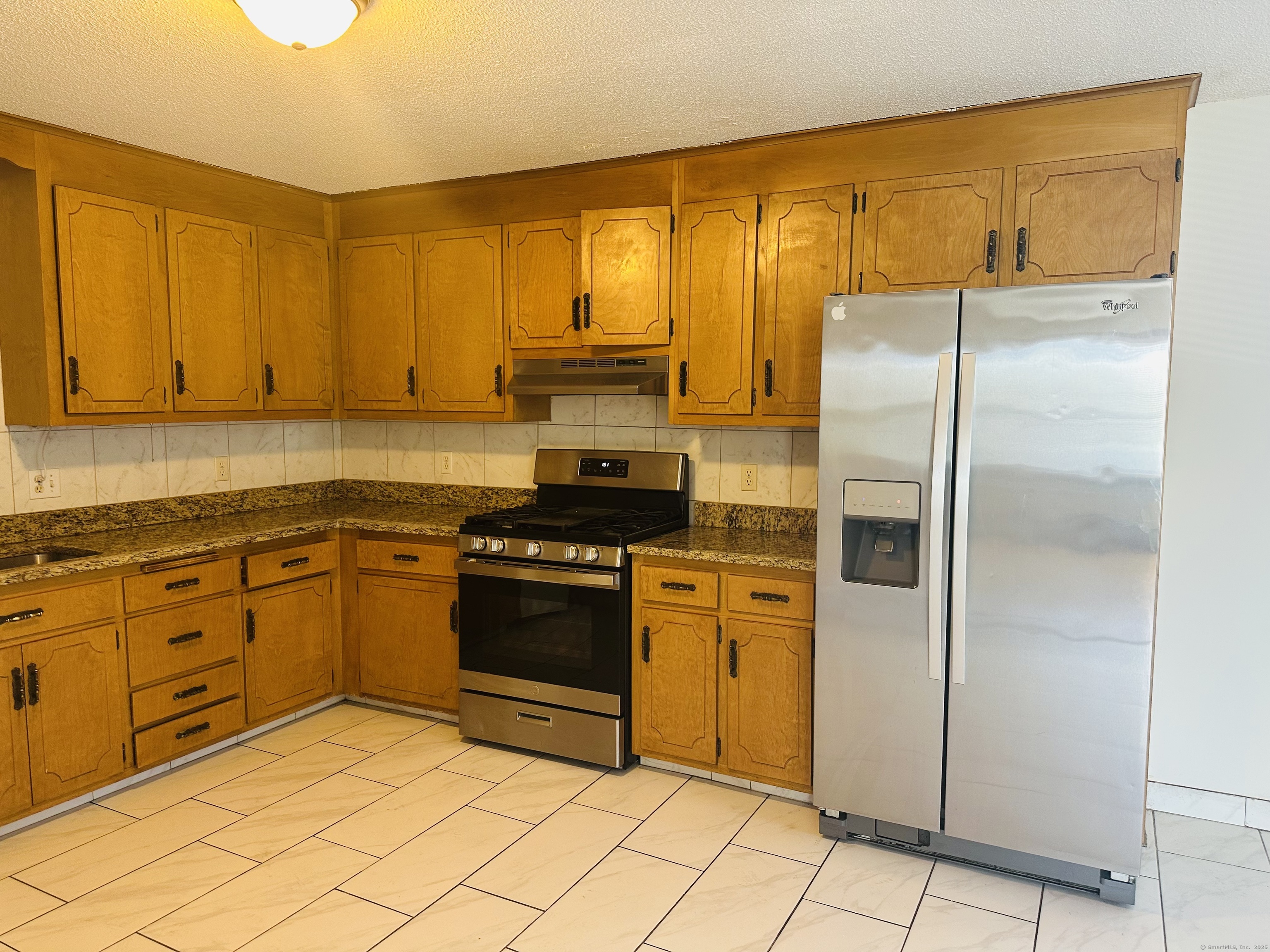 Farmington Avenue, New Britain, Connecticut - 3 Bedrooms  
1 Bathrooms  
5 Rooms - 