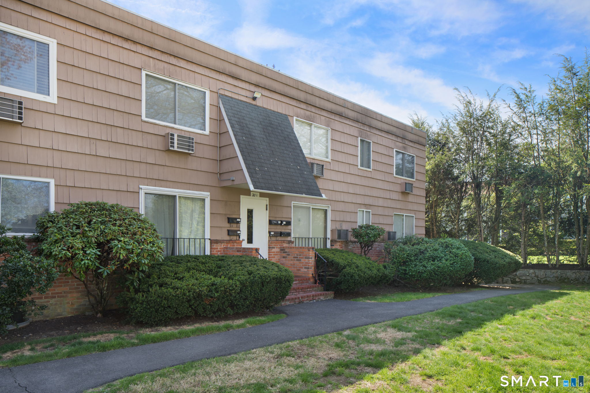 201 Highview Avenue F2