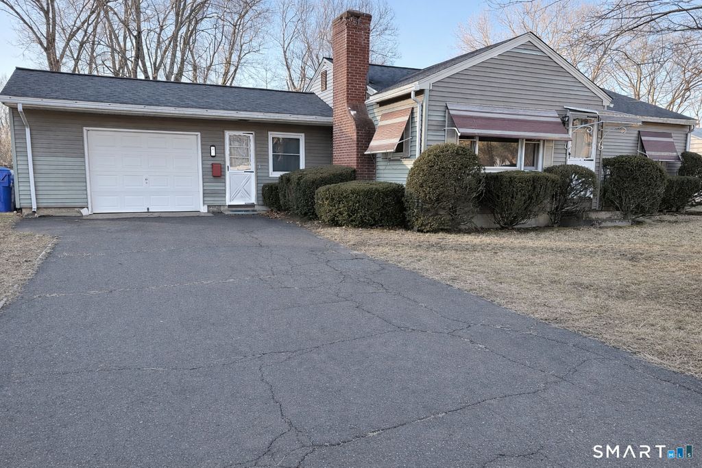 Photo of 5 Edmund Lane, Enfield, CT 06082 (MLS # 24148509)