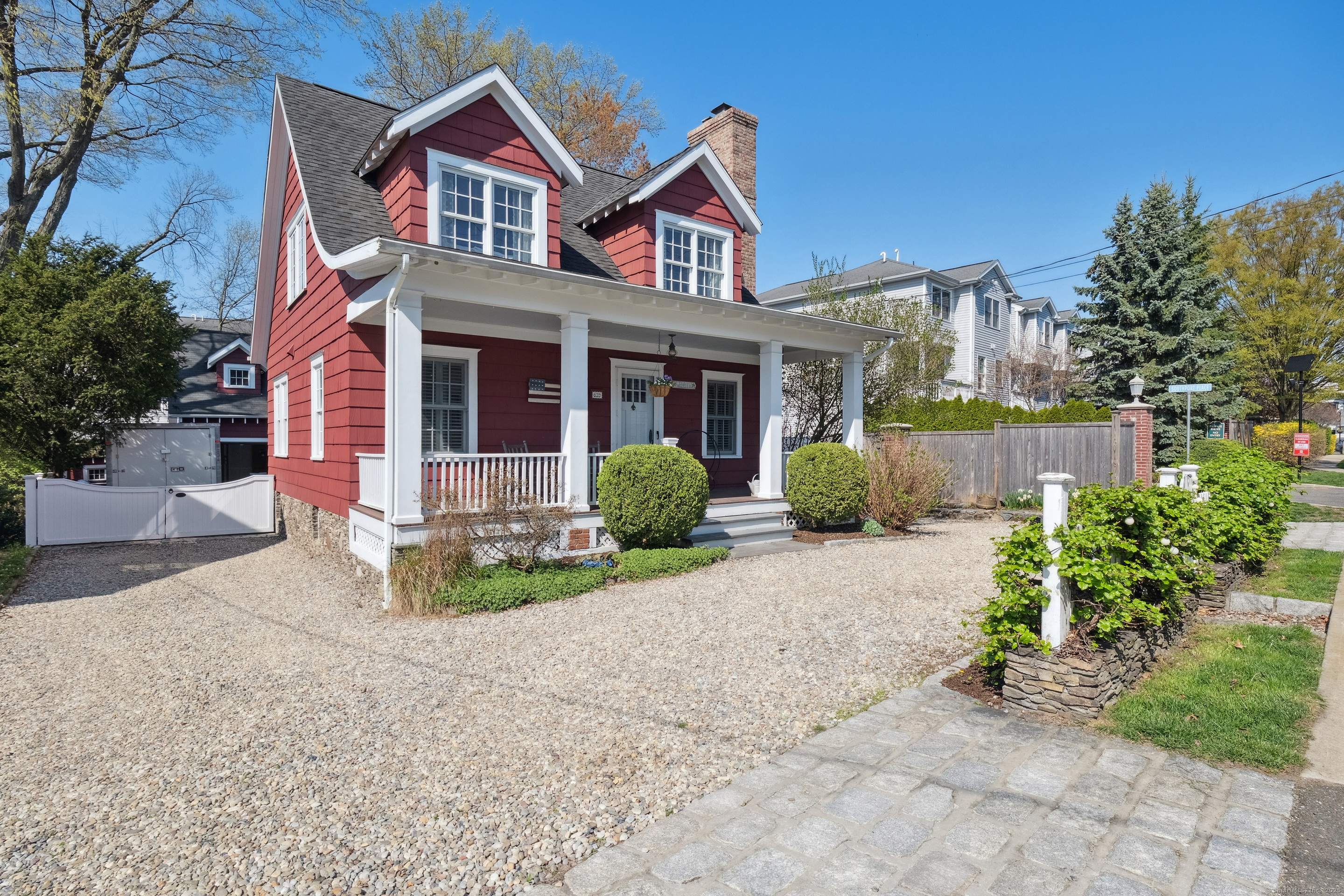 Center Street, Fairfield, Connecticut - 3 Bedrooms  
2 Bathrooms  
6 Rooms - 
