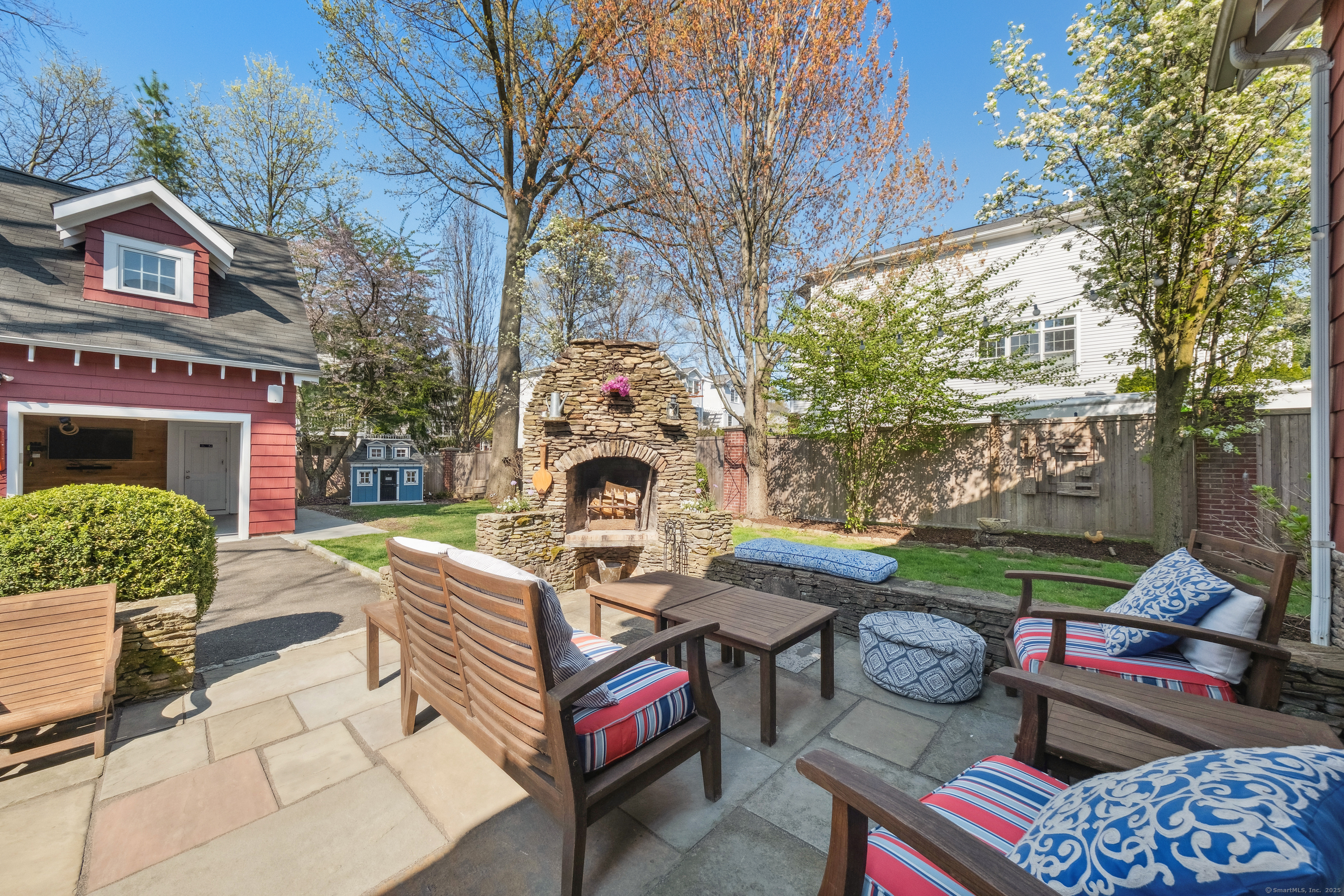 Center Street, Fairfield, Connecticut - 3 Bedrooms  
2 Bathrooms  
7 Rooms - 