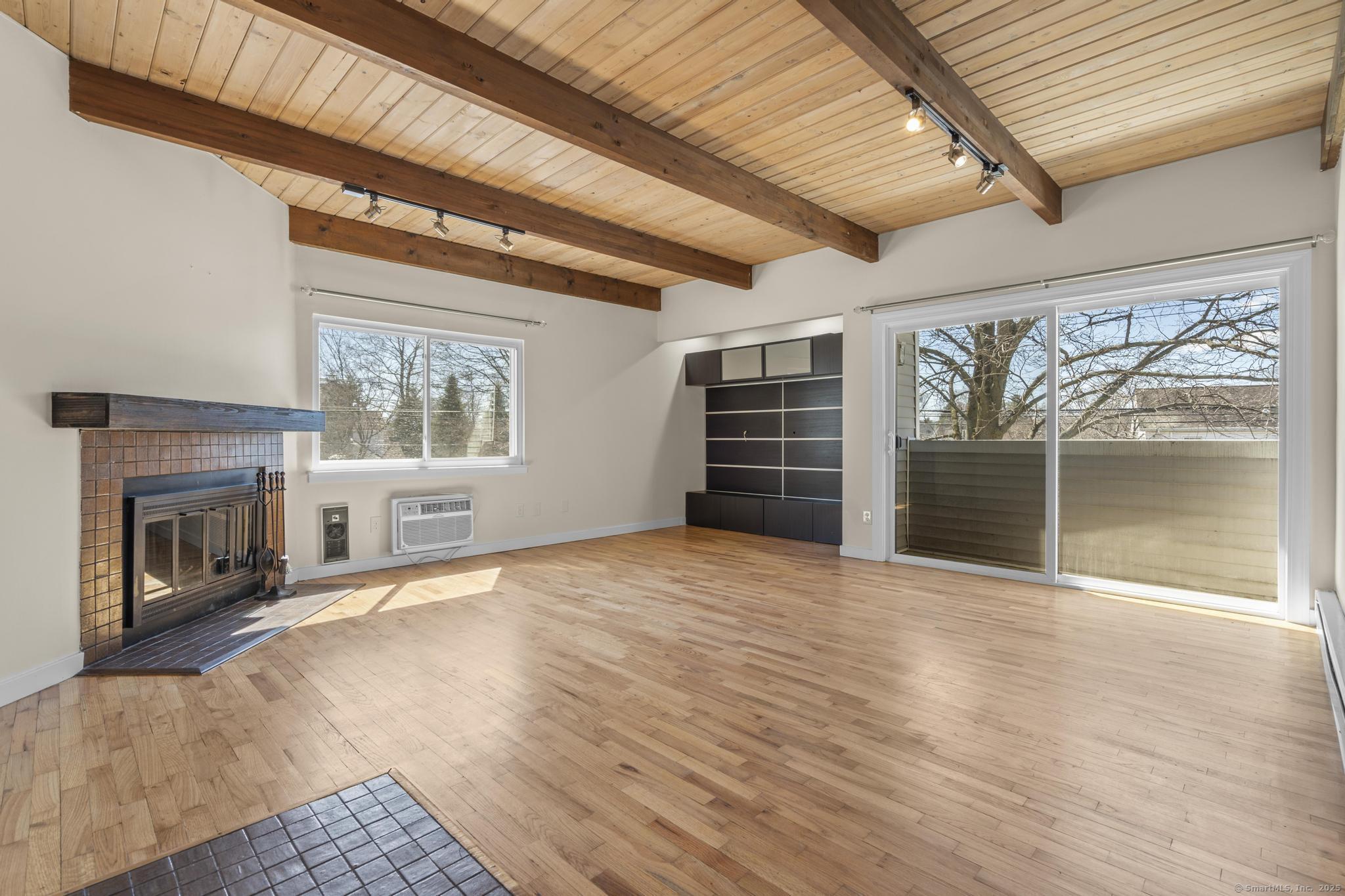 Rental Property at Ward Street 2A, Norwalk, Connecticut - Bedrooms: 1 
Bathrooms: 1 
Rooms: 4  - $2,150 MO.
