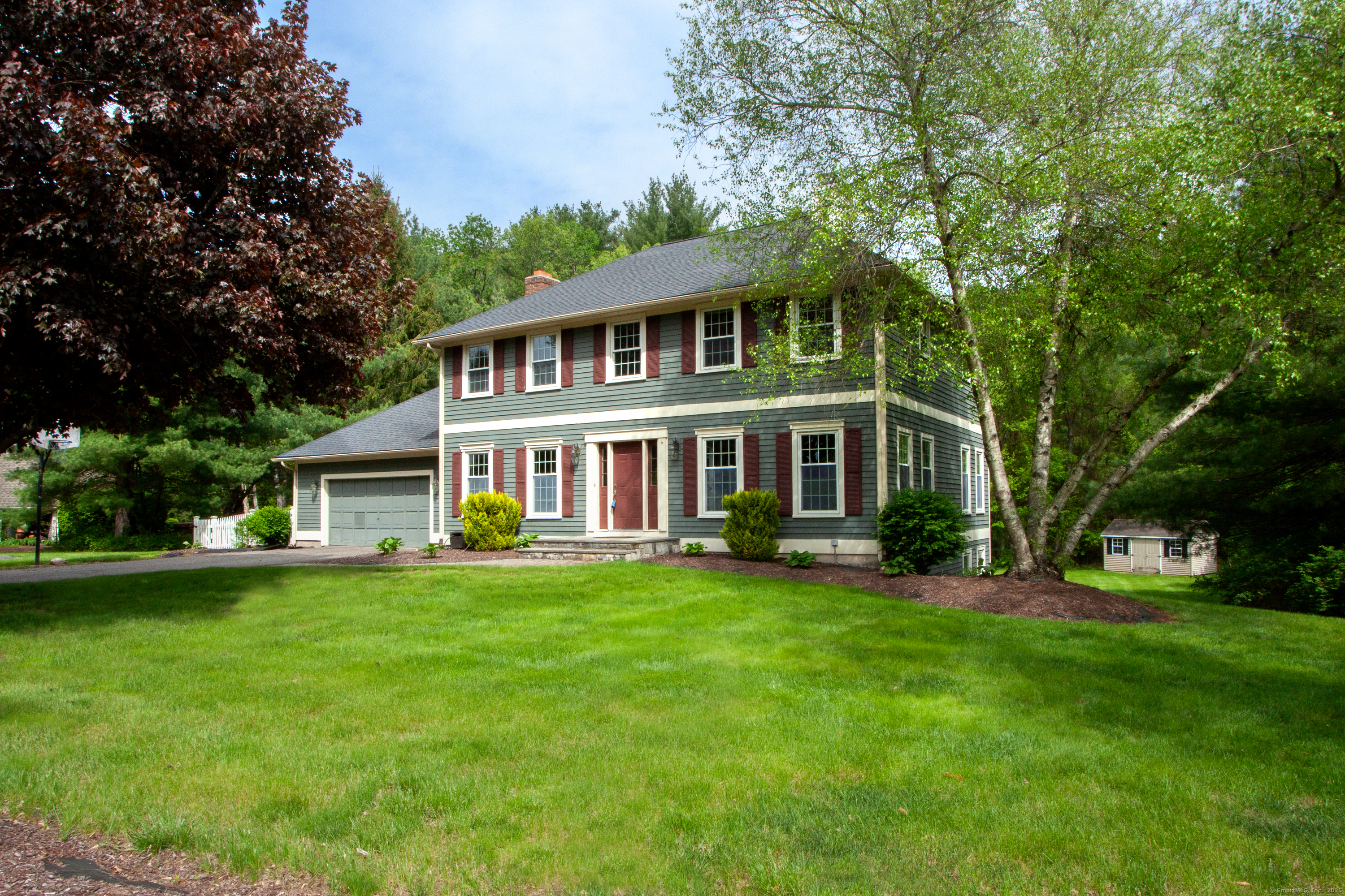 Old Mill Drive, Canton, Connecticut - 4 Bedrooms  
4 Bathrooms  
9 Rooms - 