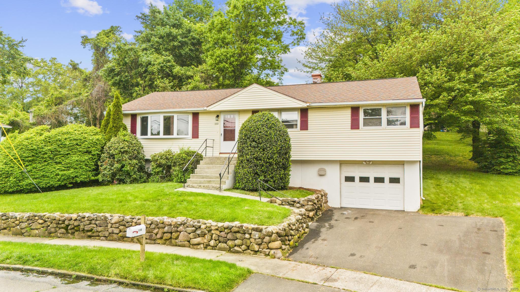 Property for Sale at Hesse Road, Hamden, Connecticut - Bedrooms: 3 
Bathrooms: 2 
Rooms: 8  - $399,900