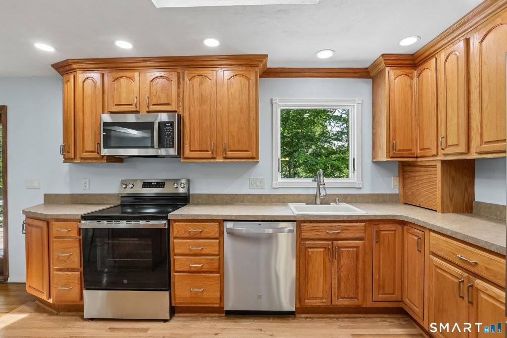 Photo of 6 Sky Edge Lane, Bethel, CT 06801 (MLS # 24185615)