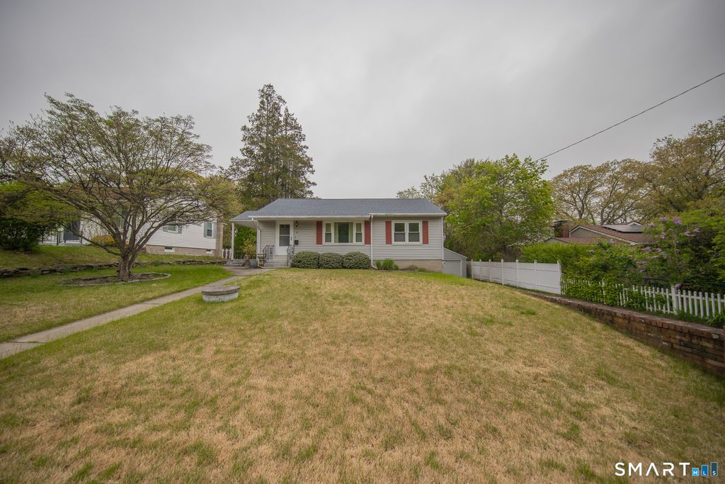 Photo of 46 Park Avenue, Montville, CT 06382 (MLS # 24173488)