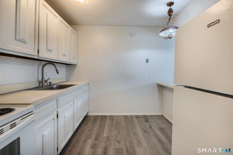 Tiny photo for 31 Bostwick Arms #31, New Milford, CT 06776 (MLS # 24150025)