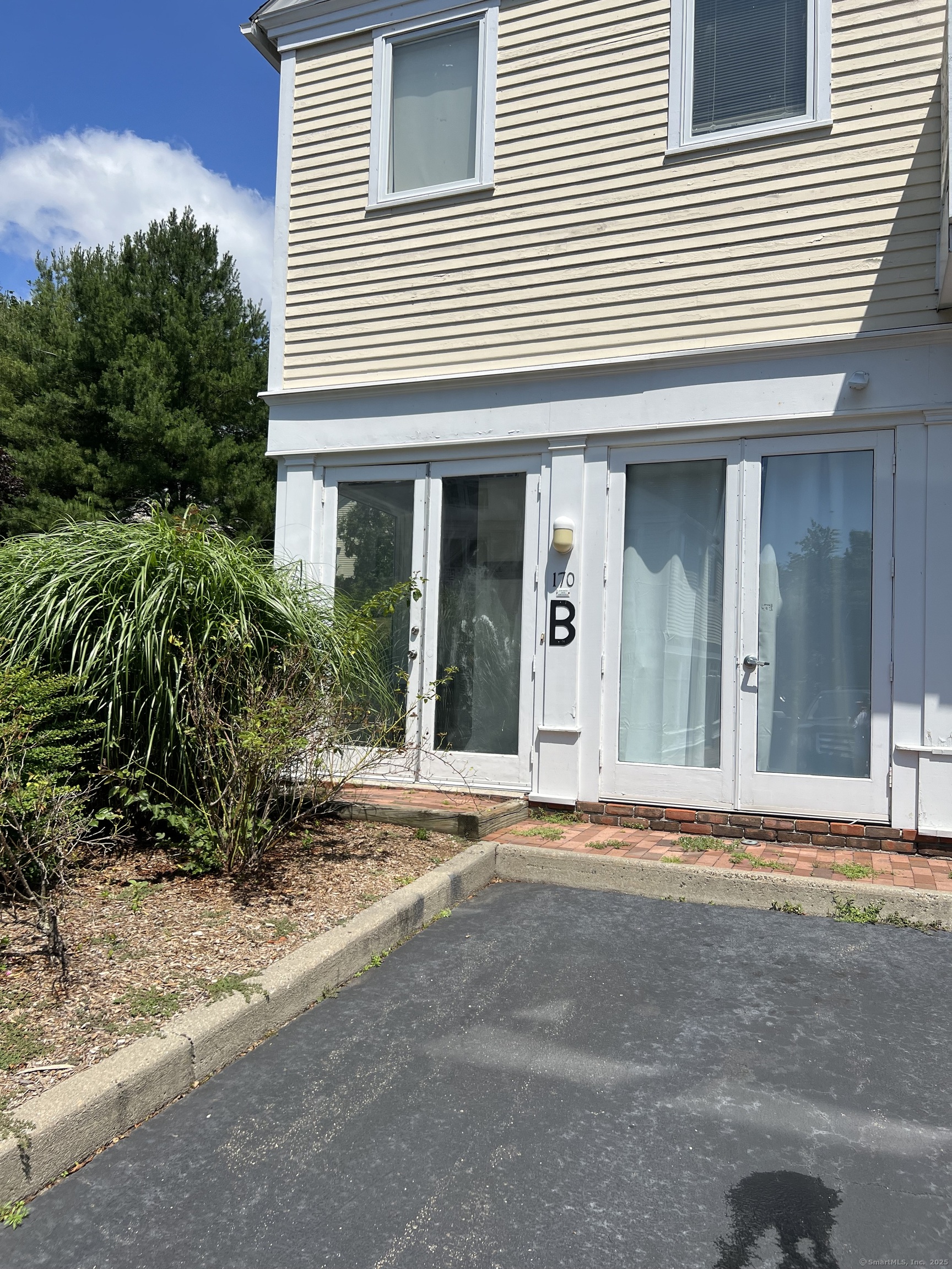 Post Road B2, Westport, Connecticut - 2 Bedrooms  
1 Bathrooms  
5 Rooms - 