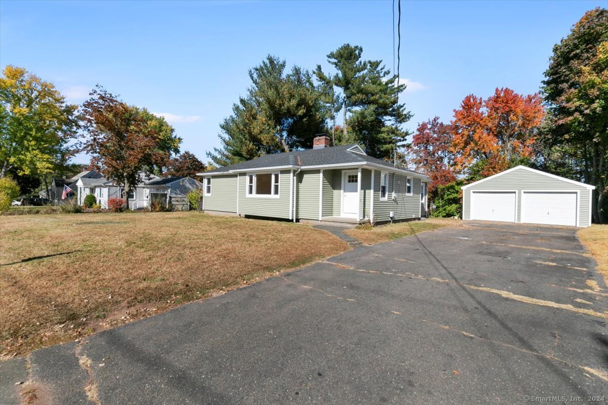 Property for Sale at 72 E Side Drive, Wallingford, Connecticut - Bedrooms: 3 
Bathrooms: 1 
Rooms: 6  - $349,990