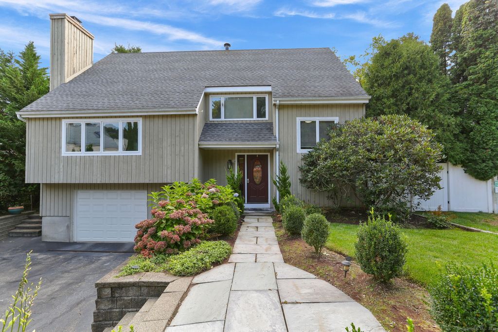 Photo of 5A Sunrise Road, Westport, CT 06880 (MLS # 24122070)