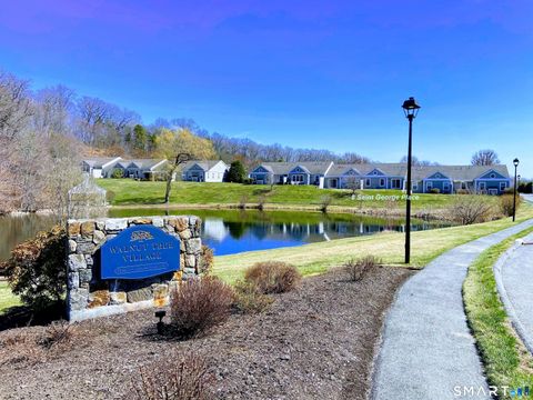 Condo For Sale - 8 Saint George Place #8<br/> Newtown, CT 06482