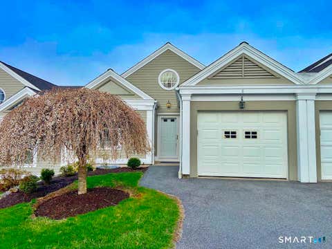 Condo For Sale - 8 Saint George Place #8<br/> Newtown, CT 06482