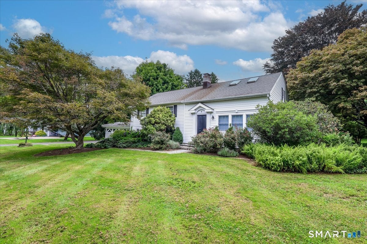 4 Taunton Lake Drive