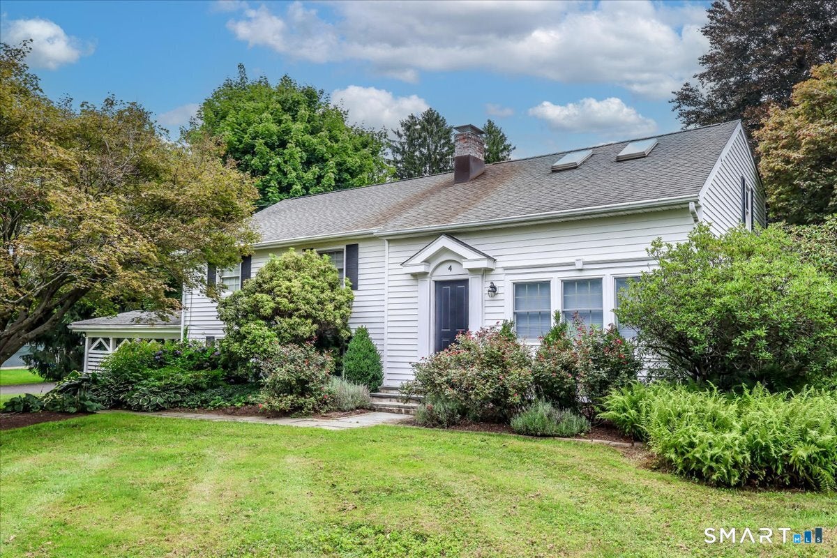 4 Taunton Lake Drive