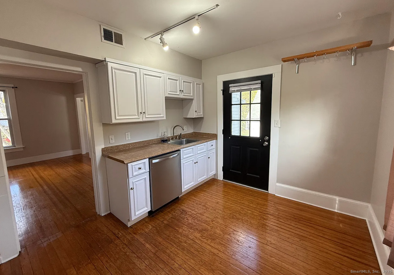 1752 Farmington Avenue 3