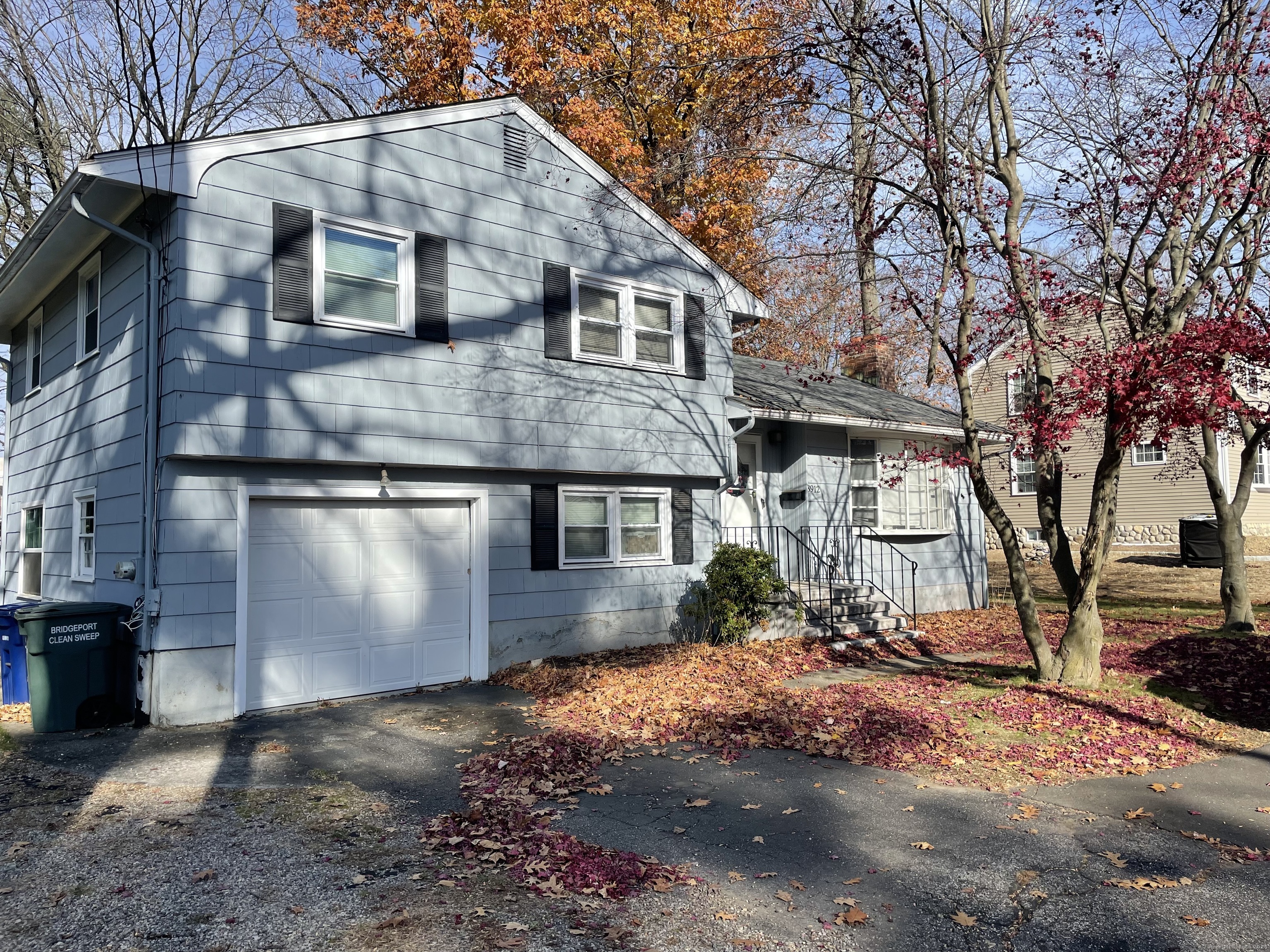 3912 Old Town Road, Bridgeport, Connecticut - 3 Bedrooms  
1 Bathrooms  
7 Rooms - 