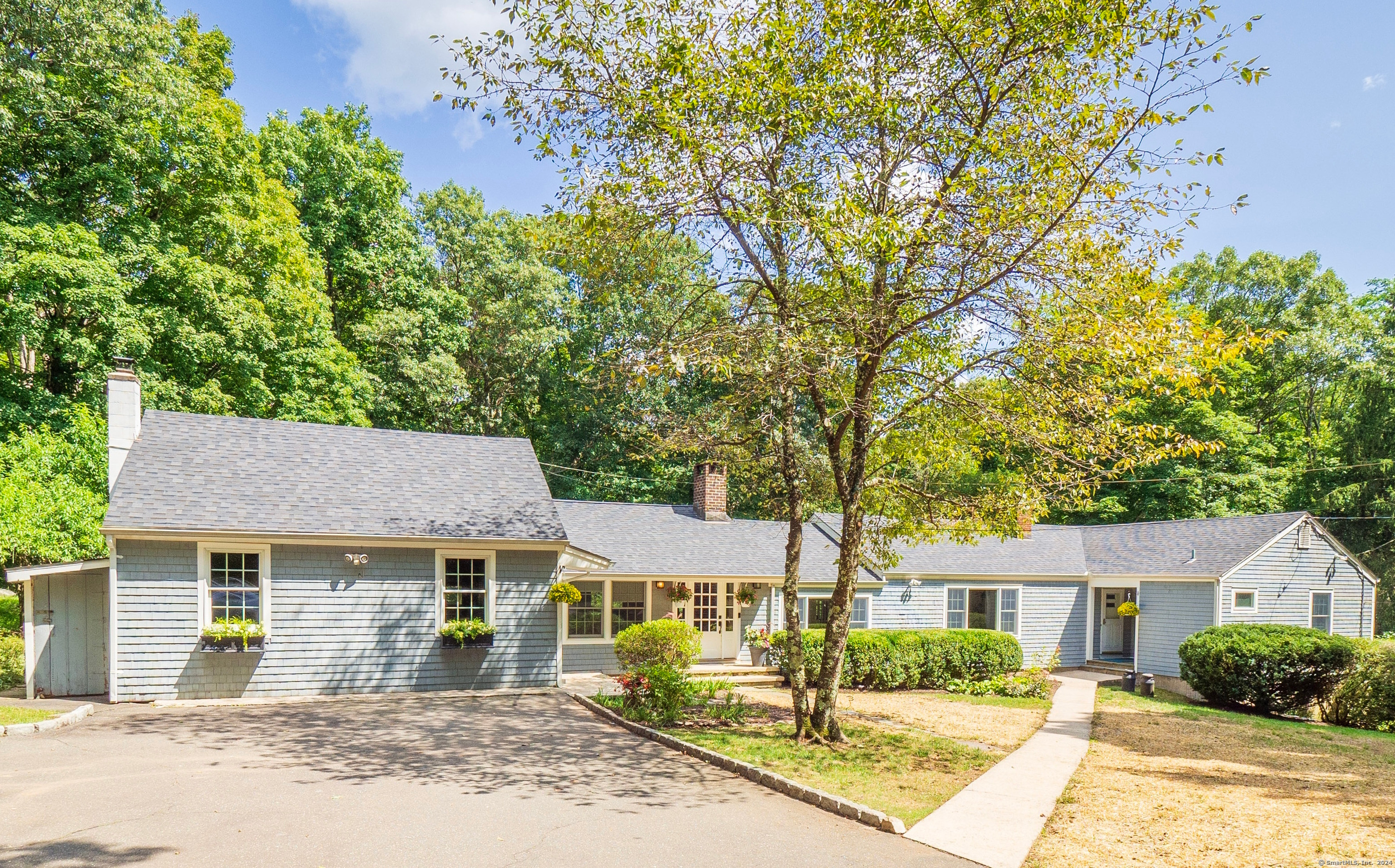 Rental Property at 10 Gaylord S Drive, Wilton, Connecticut - Bedrooms: 4 
Bathrooms: 3 
Rooms: 9  - $6,500 MO.