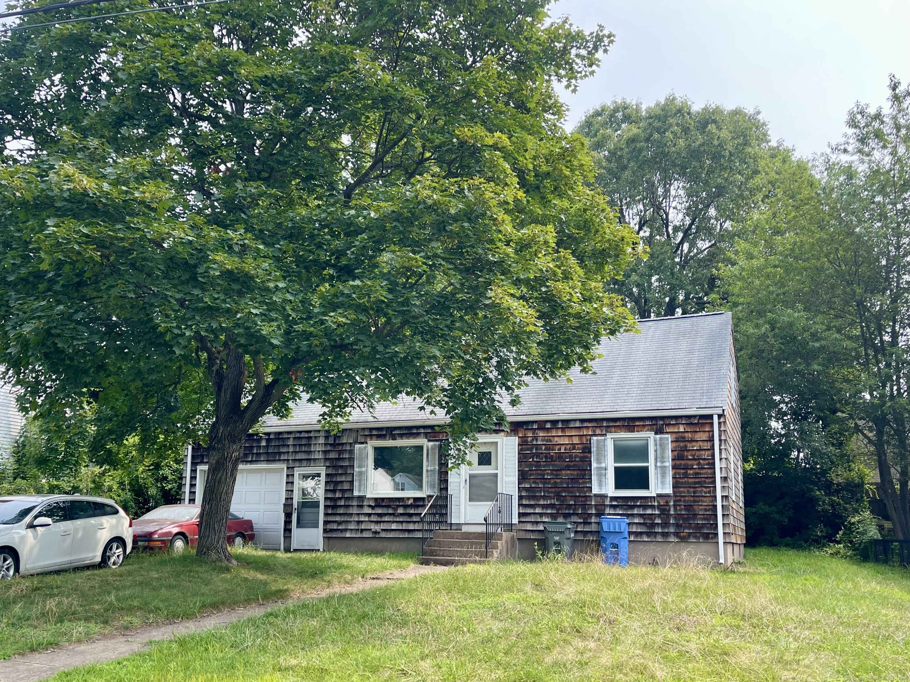 Manchester, Connecticut 06042, United States, 4 Bedrooms Bedrooms, ,2 BathroomsBathrooms,Residential,Pending,187565