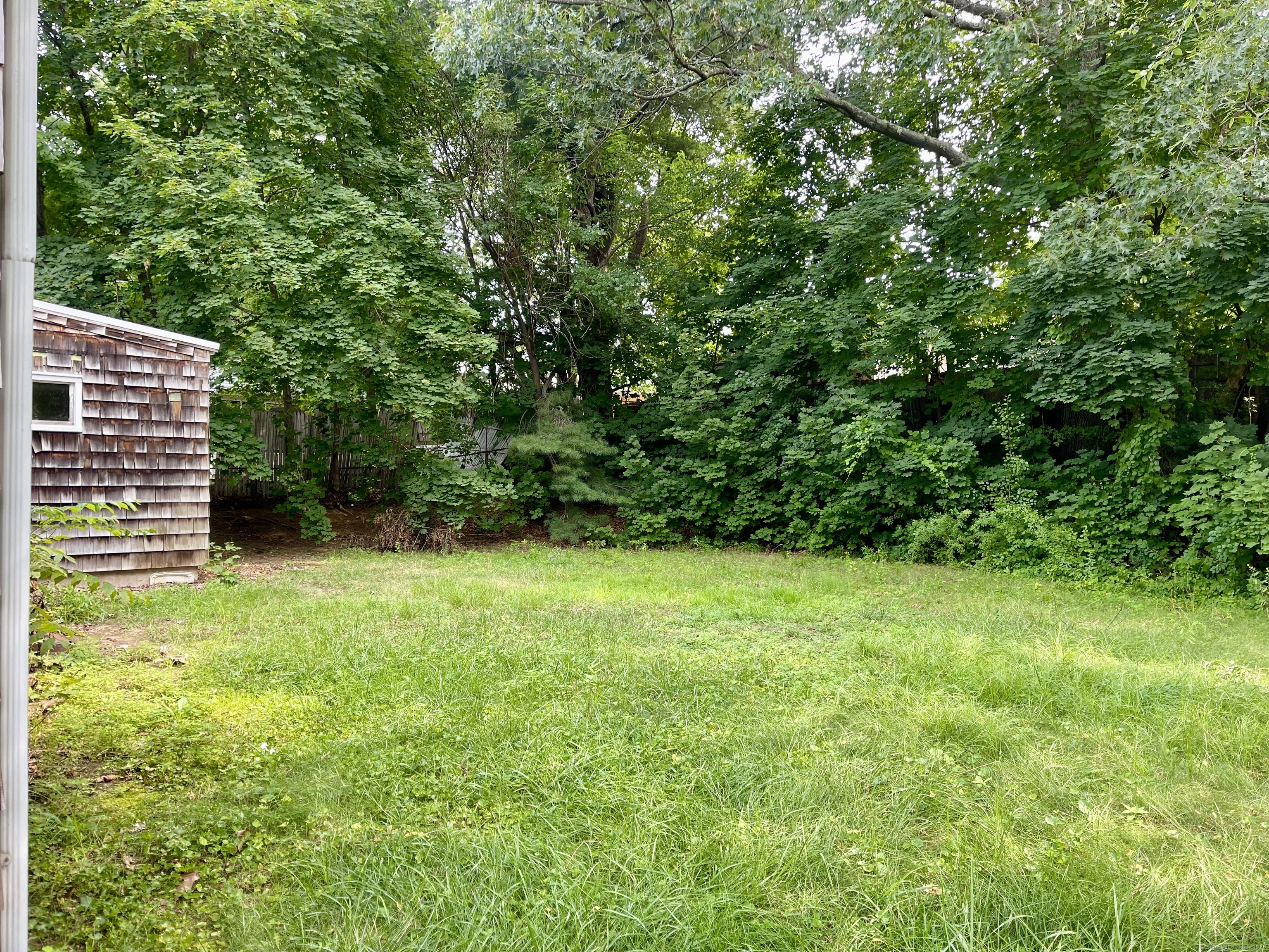 Manchester, Connecticut 06042, United States, 4 Bedrooms Bedrooms, ,2 BathroomsBathrooms,Residential,Pending,187565