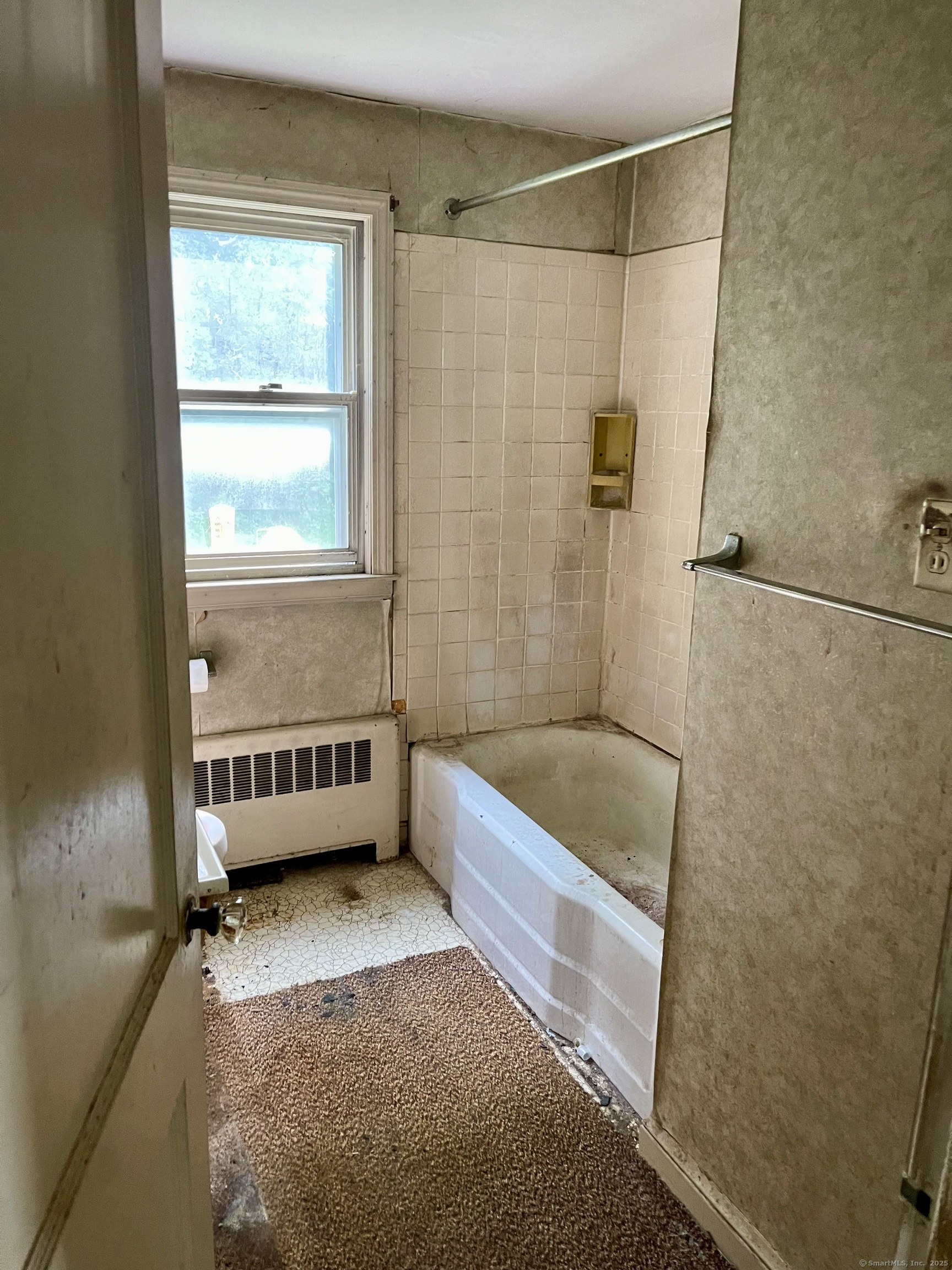 Manchester, Connecticut 06042, United States, 4 Bedrooms Bedrooms, ,2 BathroomsBathrooms,Residential,Pending,187565