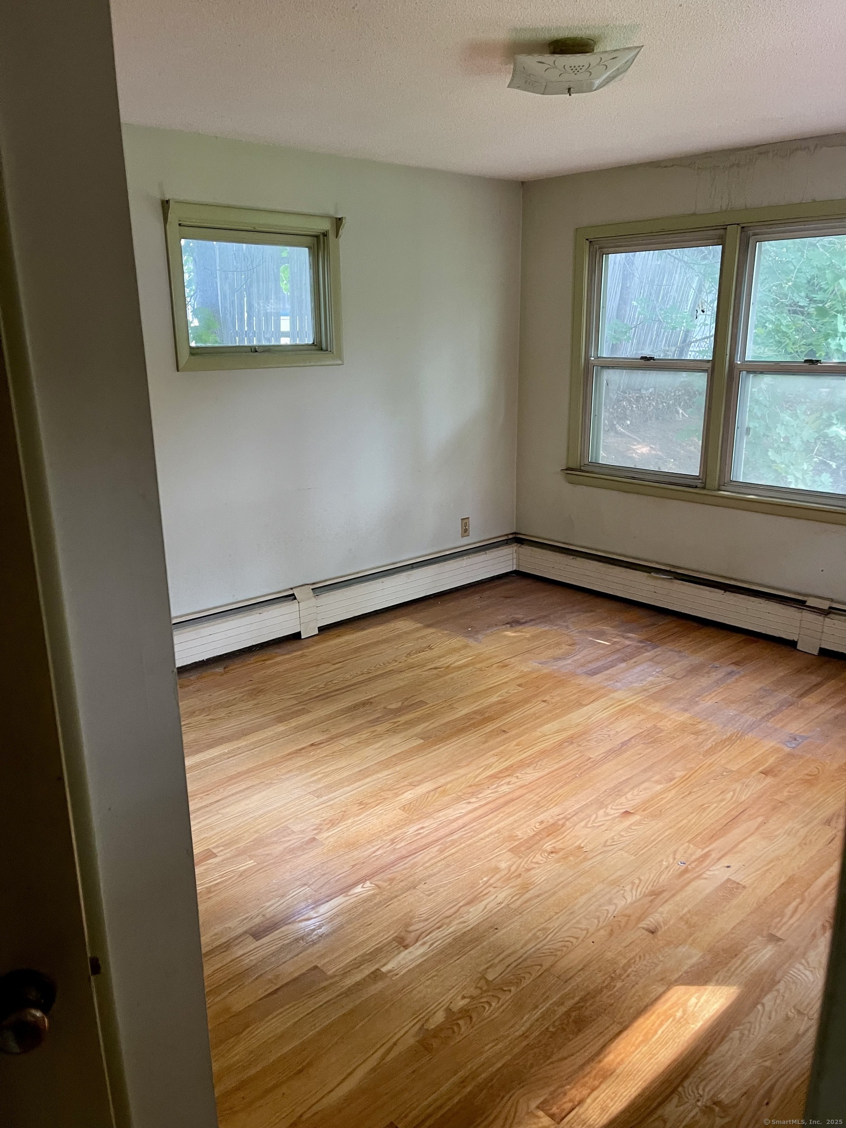 Manchester, Connecticut 06042, United States, 4 Bedrooms Bedrooms, ,2 BathroomsBathrooms,Residential,Pending,187565