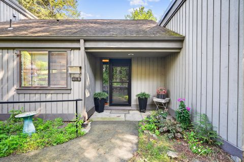 Condo For Sale - 401 Heritage Village #B<br/> Southbury, CT 06488