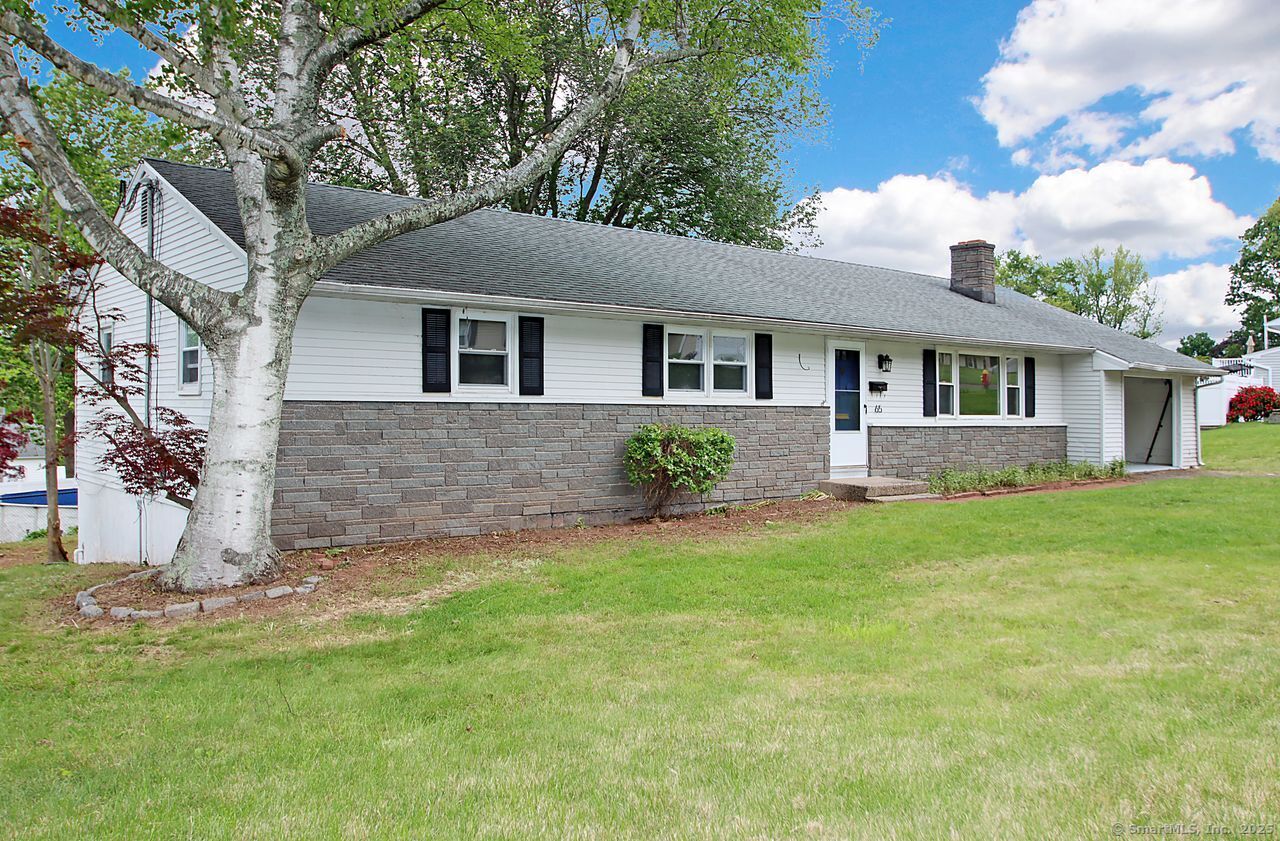 Property for Sale at Bayberry Drive, Wallingford, Connecticut - Bedrooms: 3 
Bathrooms: 3 
Rooms: 6  - $409,000