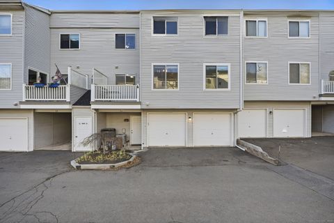 84 Staffordshire Commons Drive 84 Wallingford CT 06492