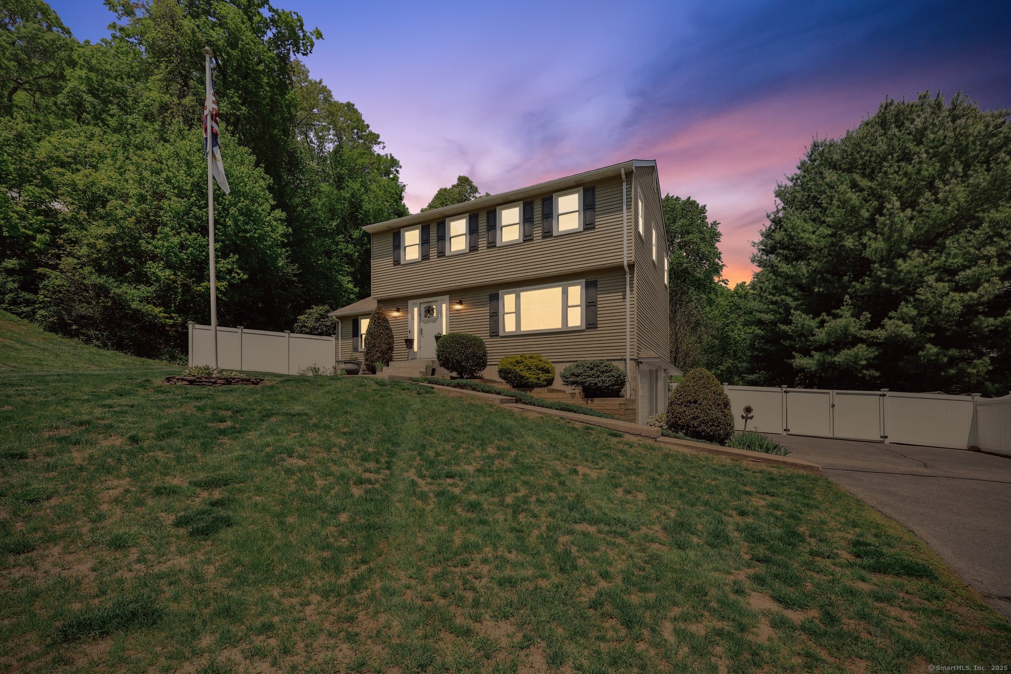 20 Cliff Edge Circle, Cheshire, Connecticut image 1