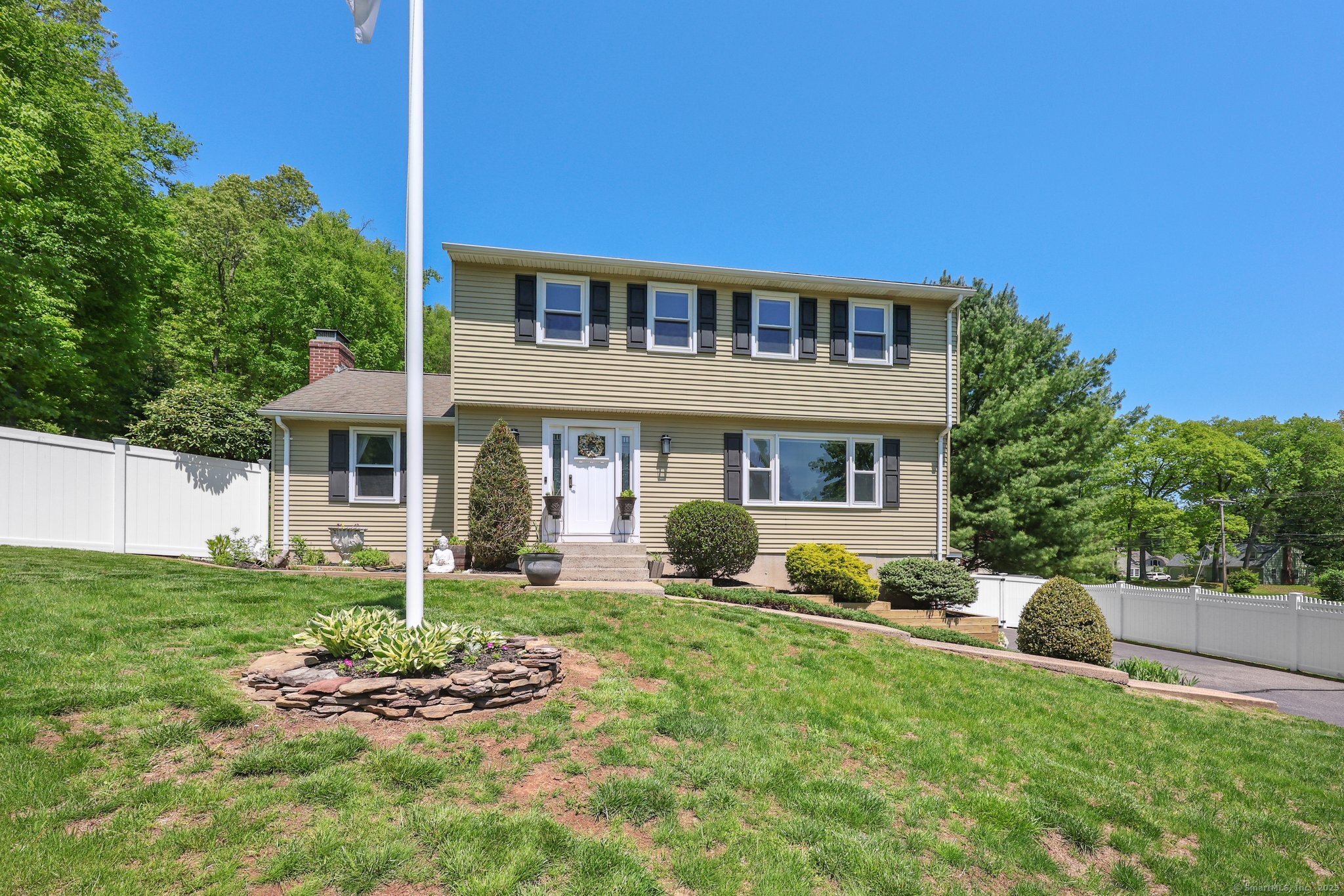 20 Cliff Edge Circle, Cheshire, Connecticut image 3