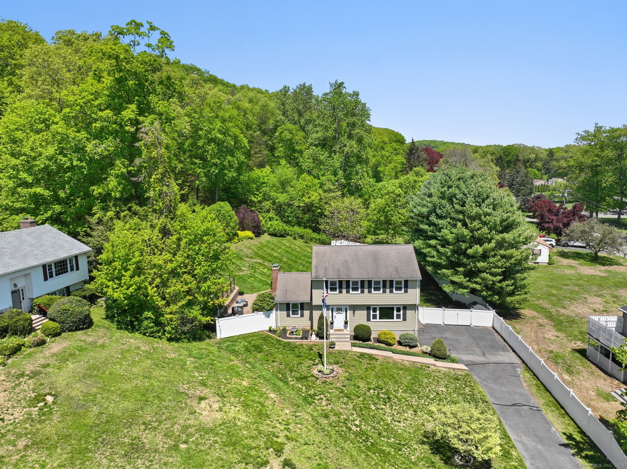 20 Cliff Edge Circle, Cheshire, Connecticut image 2