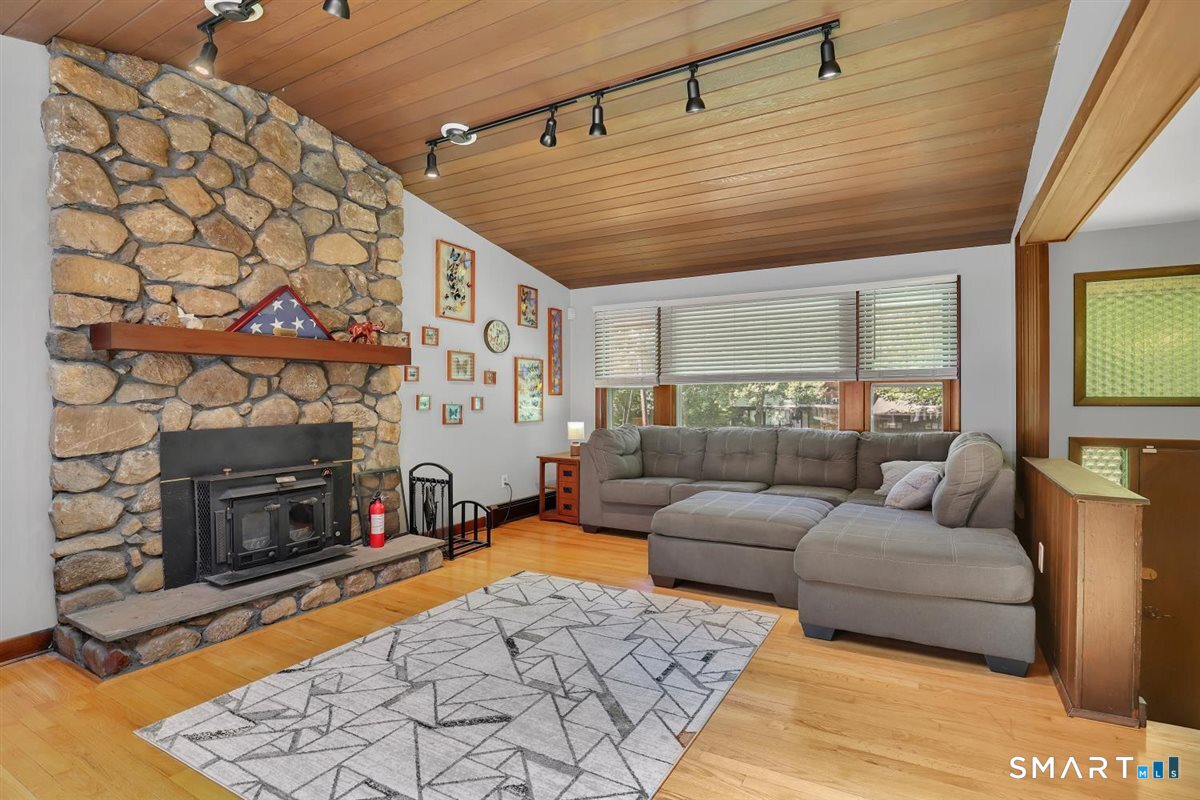 9 Willow Stream Drive