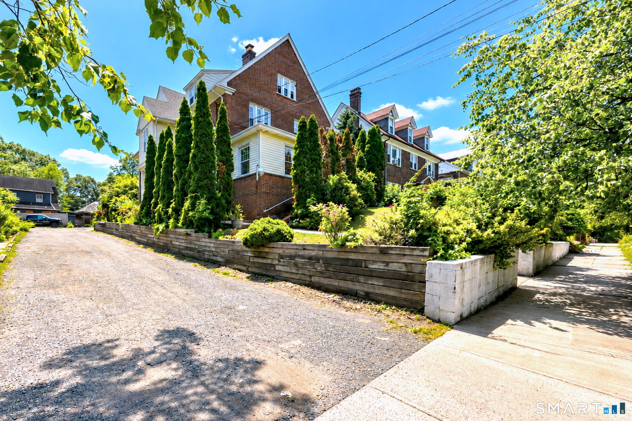 160 Goffe Terrace