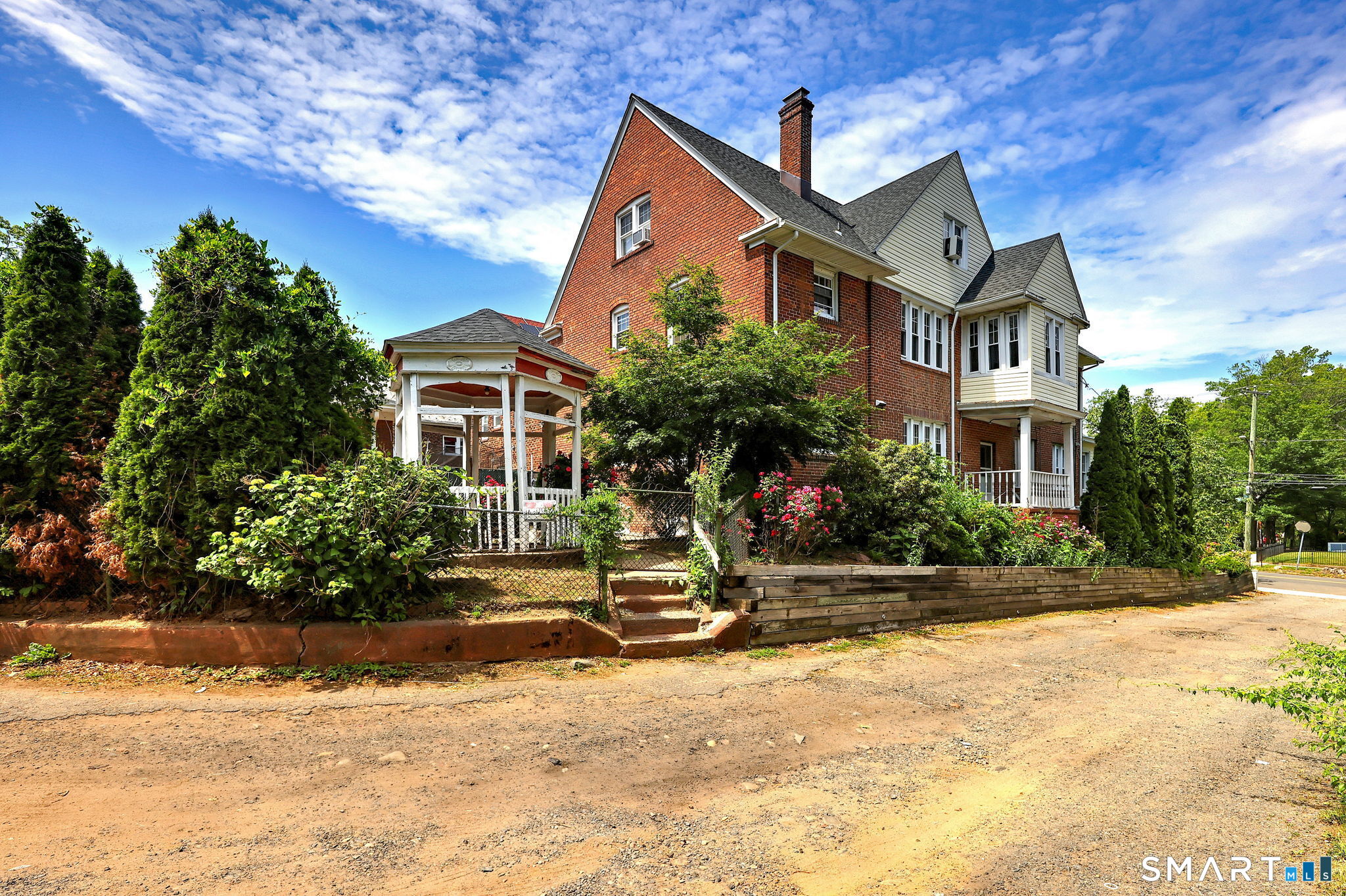160 Goffe Terrace