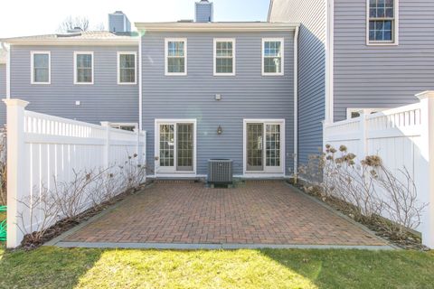 Tiny photo for 32 Edgewater Commons Lane #32, Westport, CT 06880 (MLS # 24156663)