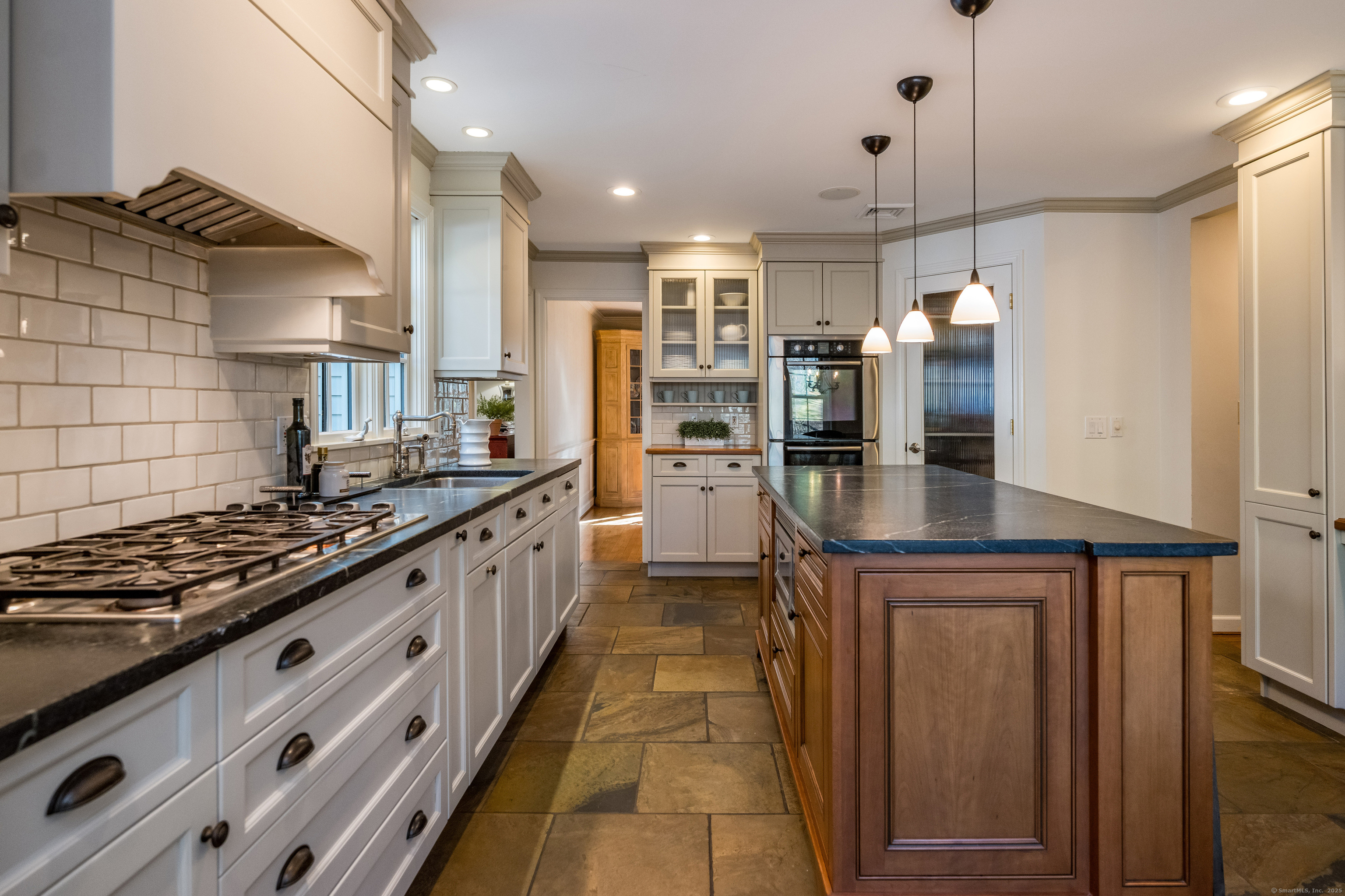 98 Cotswold Way, Avon, Connecticut image 4