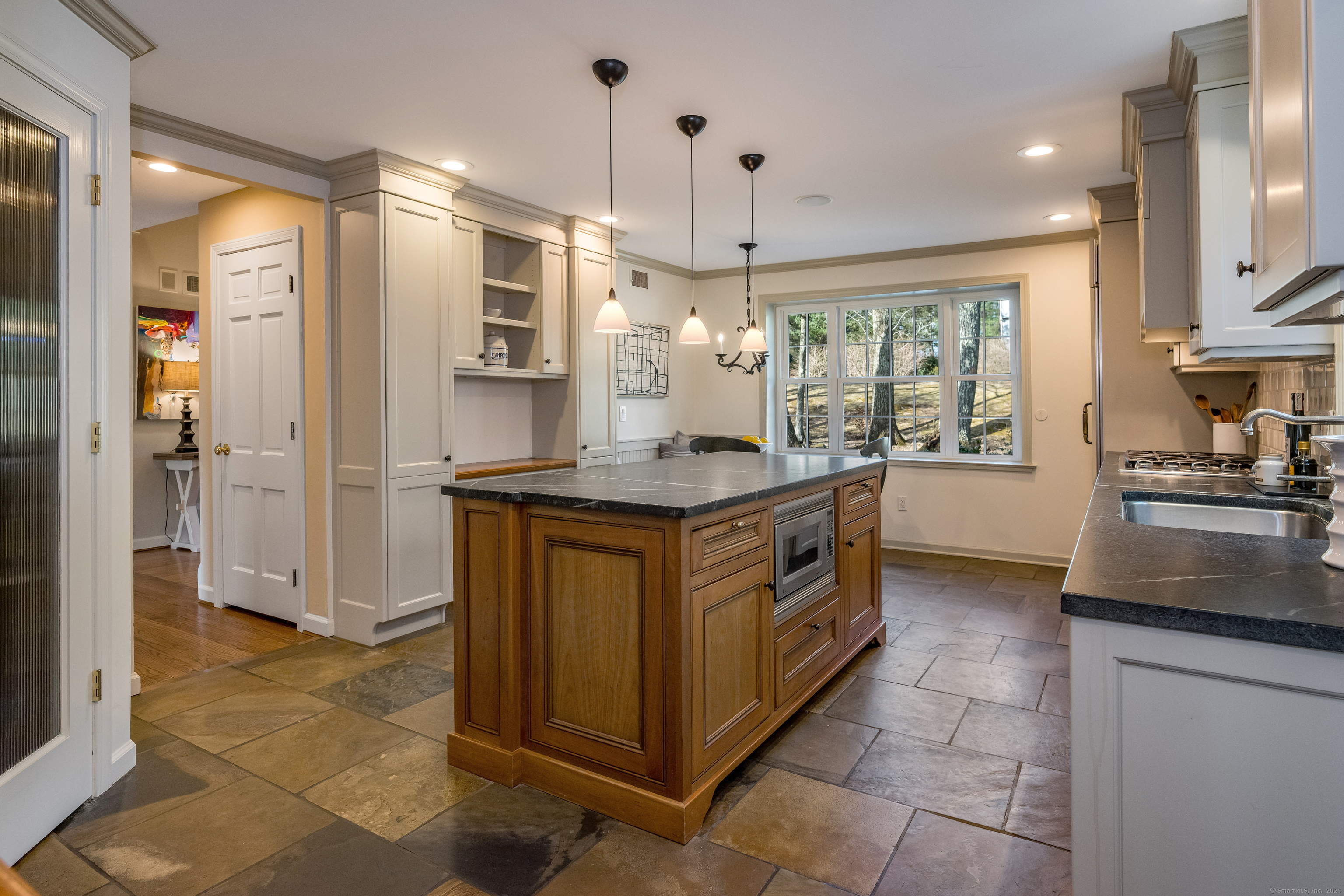 98 Cotswold Way, Avon, Connecticut image 5