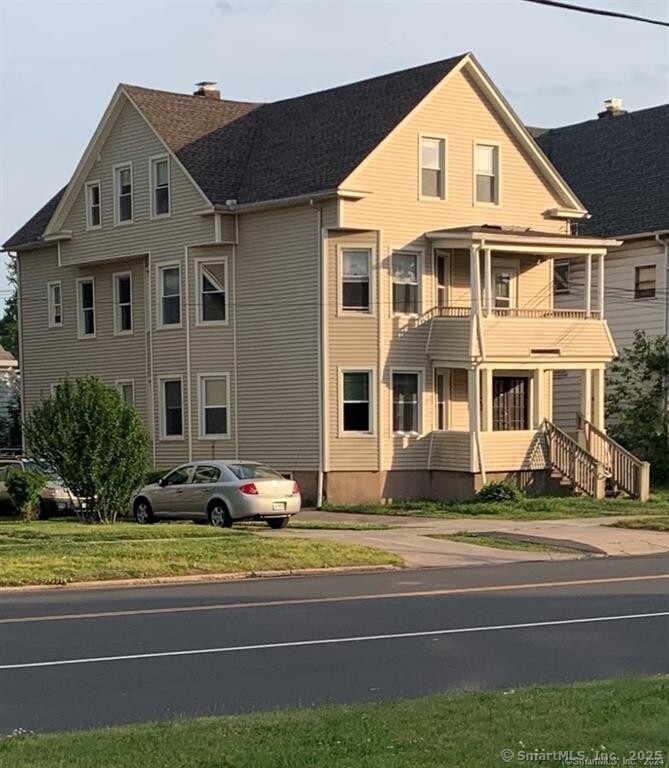 Rental Property at Elm Street 3rd Fl , West Haven, Connecticut - Bedrooms: 2 
Bathrooms: 1 
Rooms: 4  - $2,000 MO.