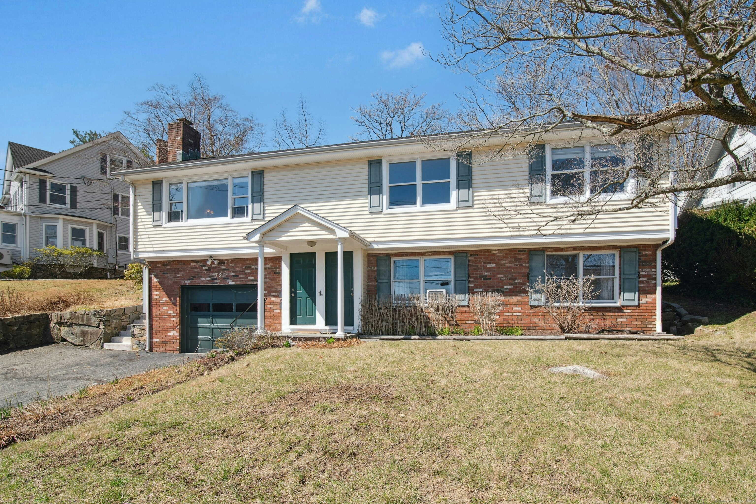 Rental Property at Locust Avenue, New Canaan, Connecticut - Bedrooms: 3 
Bathrooms: 2 
Rooms: 6  - $6,000 MO.