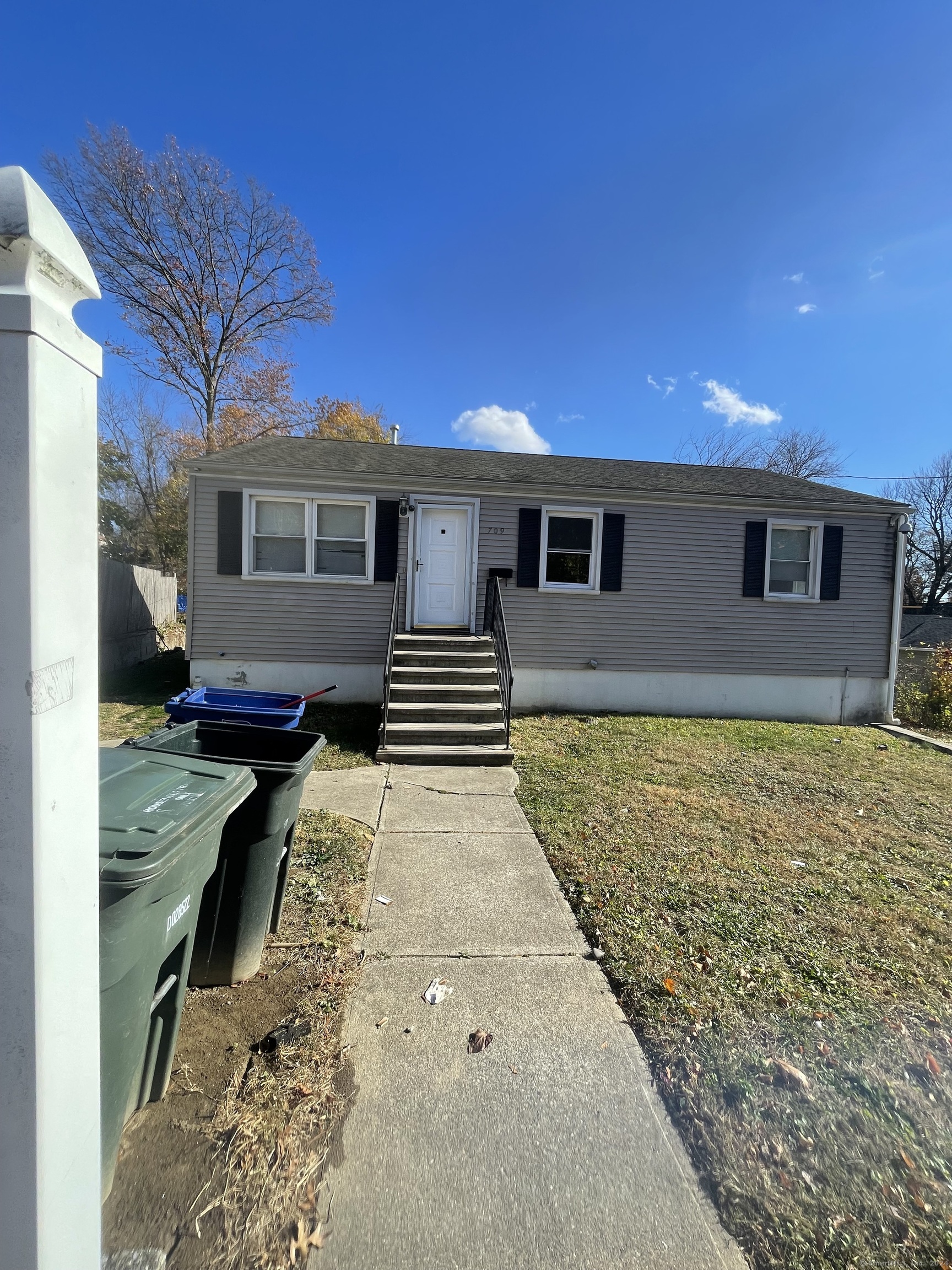 Rental Property at Ryon Street, Bridgeport, Connecticut - Bedrooms: 5 
Bathrooms: 2 
Rooms: 9  - $3,425 MO.