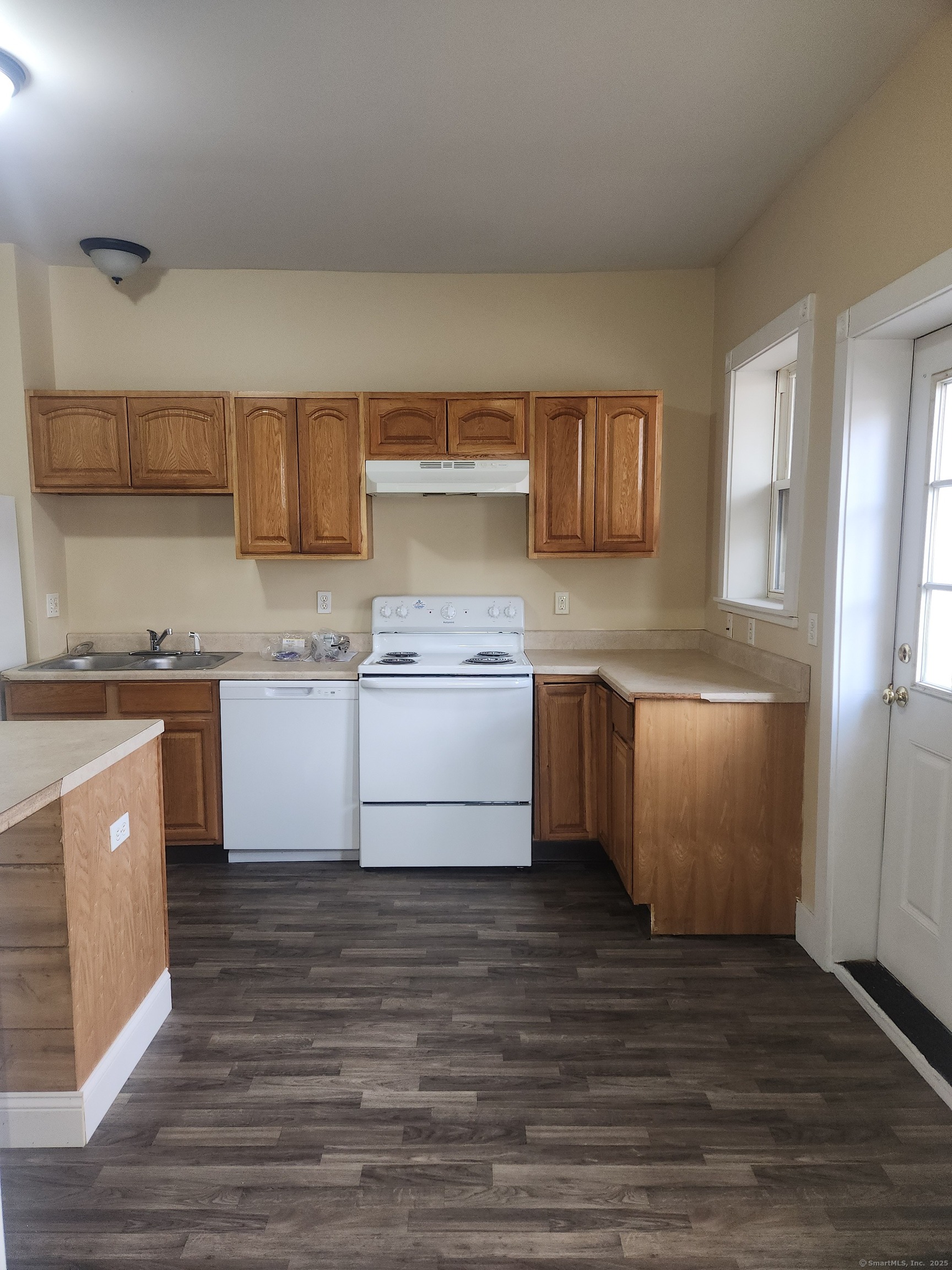 Rental Property at Prospect Street 156-1, Norwich, Connecticut - Bedrooms: 3 
Bathrooms: 1 
Rooms: 5  - $1,495 MO.